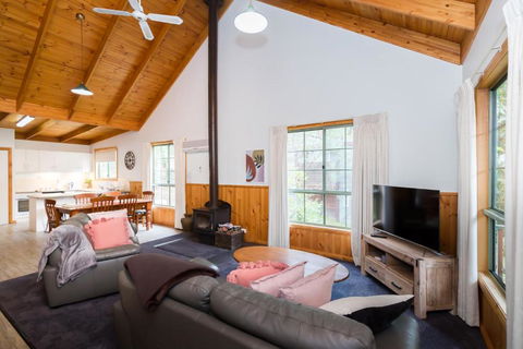 Country Lane Cottage - Accommodation Asia 6