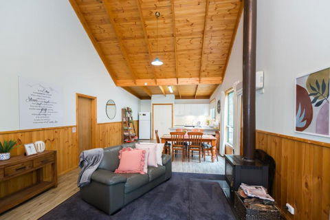Country Lane Cottage - Accommodation Asia 1