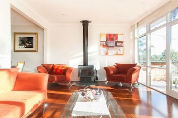 Eltham Retreat - Accommodation Asia 3