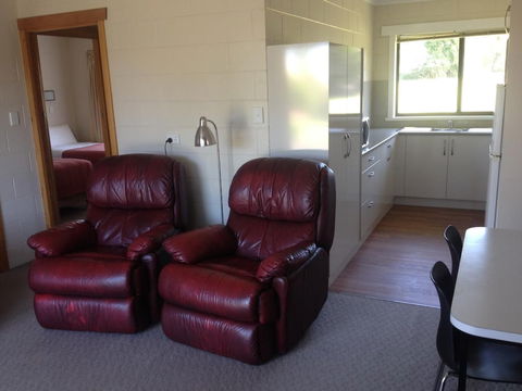 Willaway Motel Apartments - Accommodation Guide 1