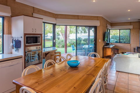 Whalers Cove Villas - Accommodation Asia 3