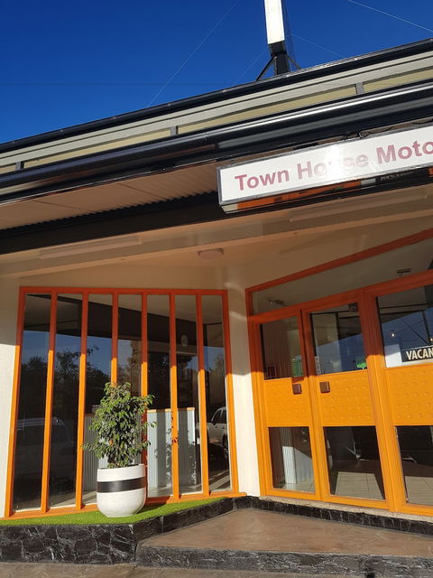 Town House Motor Inn - Accommodation Asia 0