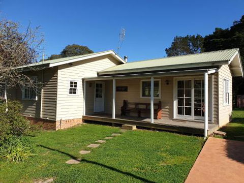 Sutton Forest Cottage - Accommodation Guide 1