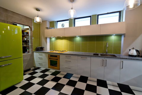 Retro House - Accommodation Asia 3