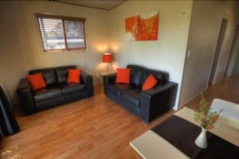 Killarney View Cabins & Caravan Park - Accommodation Guide 4