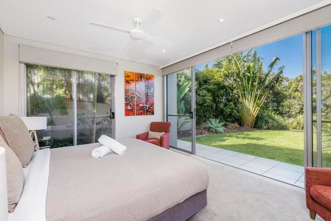 Beach House 1 At Vue - Accommodation Guide 4