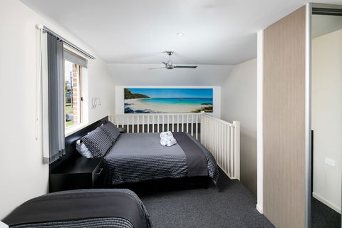 Dolphin Shores - Accommodation Guide 3