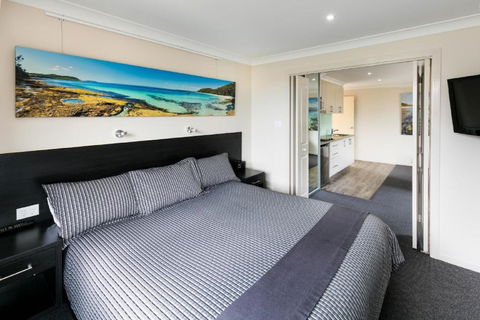 Dolphin Shores - Accommodation Guide 2