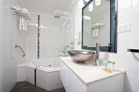 Dolphin Shores - Accommodation Guide 5