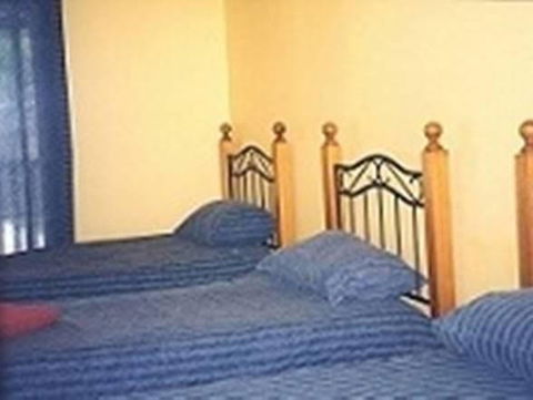 Lake Tinaroo Terraces - Accommodation Guide 1