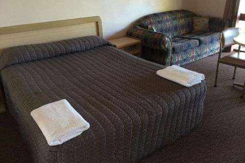 Glades Motor Inn - Accommodation Asia 2