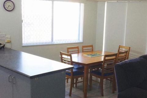 Coral Sea Apartments - Accommodation Asia 4