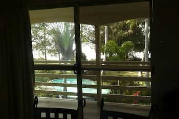 Beachside Holiday Units - Accommodation Guide 3