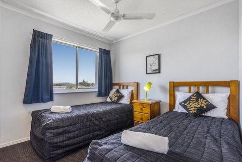 Reflections Holiday Apartments - Accommodation Guide 4