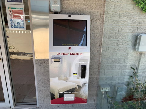 Crest Motor Inn - Accommodation Asia 0