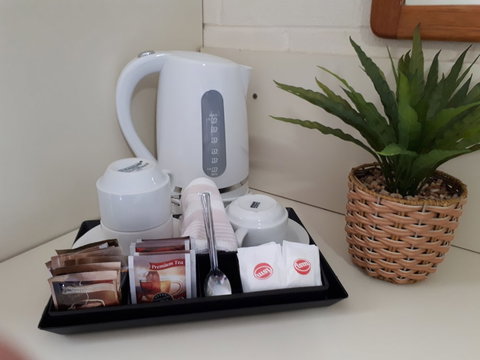 Crest Motor Inn - Accommodation Asia 4