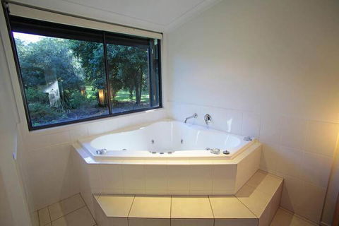 Crookneck Retreat - Accommodation Guide 4