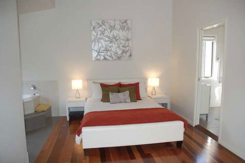 Crookneck Retreat - Accommodation Guide 7