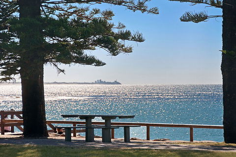 Norfolks On Moffat Beach - Accommodation Asia 4