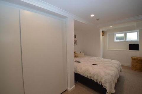 Karas 10 - Accommodation Asia 4