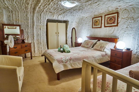 Underground Bed And Breakfast - Accommodation China 2