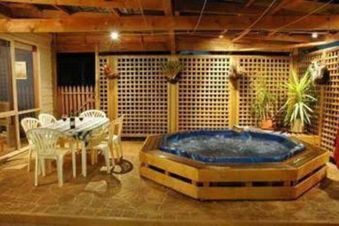 Woodland By The Bay & Puddleduck Cottage - Accommodation Guide 2