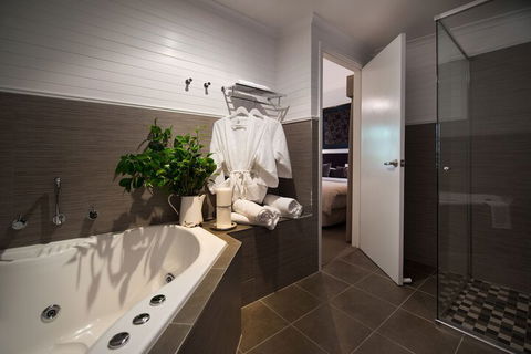 Spa Villas On Main - Accommodation Guide 4