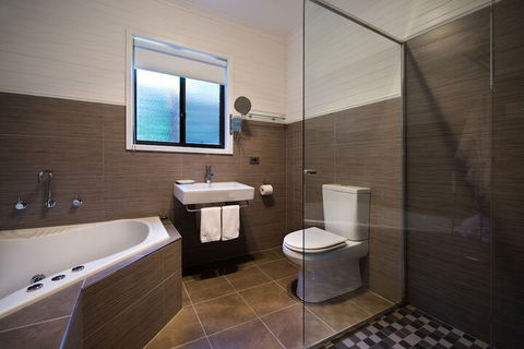 Spa Villas On Main - Accommodation Guide 7