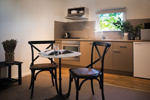 Spa Villas On Main - Accommodation Guide 5