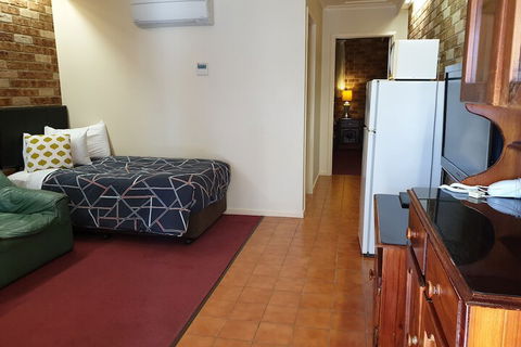 Leagues Motel - Accommodation Asia 4