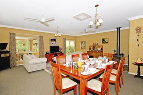 Wallaby Ridge Retreat - Accommodation Asia 6