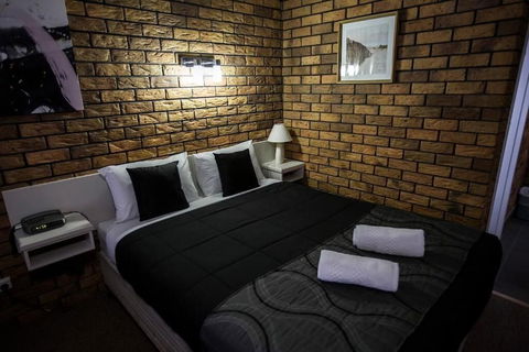 Park House Motor Inn - Accommodation Guide 4