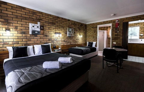 Park House Motor Inn - Accommodation Guide 3