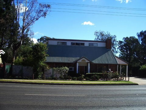 Park House Motor Inn - Accommodation Guide 2