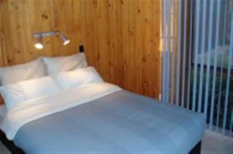 Asses Ears Wilderness Lodge - Accommodation Guide 1