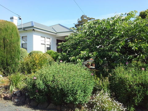 Hillside Bed & Breakfast - Accommodation Asia 4