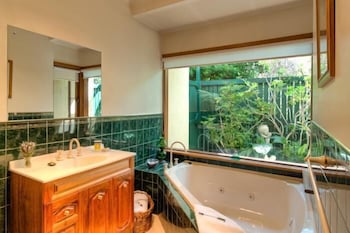 Country Pleasures B&B - Accommodation Asia 4