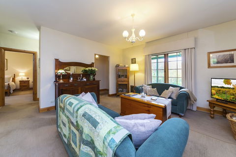 Country Pleasures B&B - Accommodation Asia 2