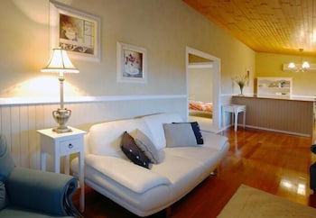 Barrington Hideaway- River Cottages - Accommodation Guide 2