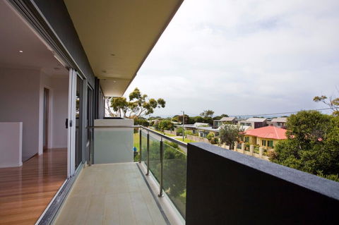 Whitewater Apartments - Accommodation Guide 3