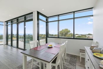 Whitewater Apartments - Accommodation Guide 4