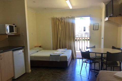 Inland Oasis Motel - Accommodation Asia 4