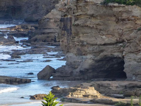 Surfside - Accommodation Guide 1