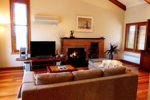 Meringa Springs - Accommodation Asia 3