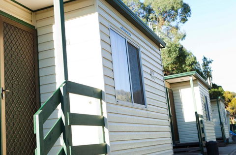 Strayleaves Caravan Park - Accommodation Asia 2