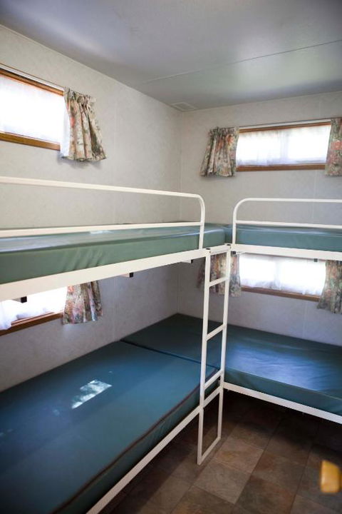 Strayleaves Caravan Park - Accommodation Asia 6