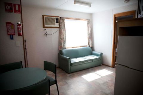 Strayleaves Caravan Park - Accommodation Asia 3