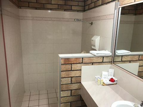 Miles Outback Motel - Accommodation Guide 1