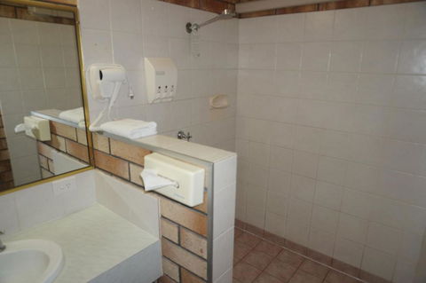 Miles Outback Motel - Accommodation Guide 5