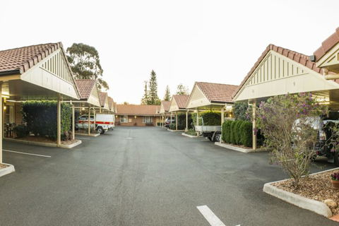 Cotswold Motor Inn - Accommodation Guide 2